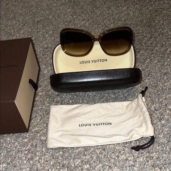 Authentic Louis Vuitton sunglasses - Picture 1 of 13